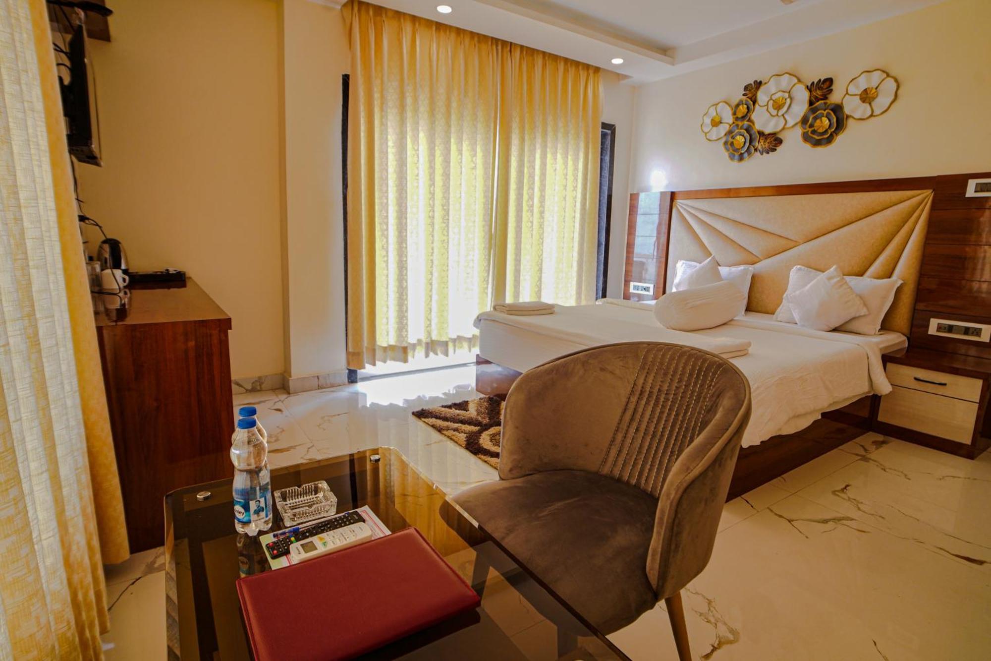 Prasant On Beach Resort !! Lift - Wifi -Restaurant-Parking Facilities-Newly Decorated Room !! Mandarmani Exteriér fotografie