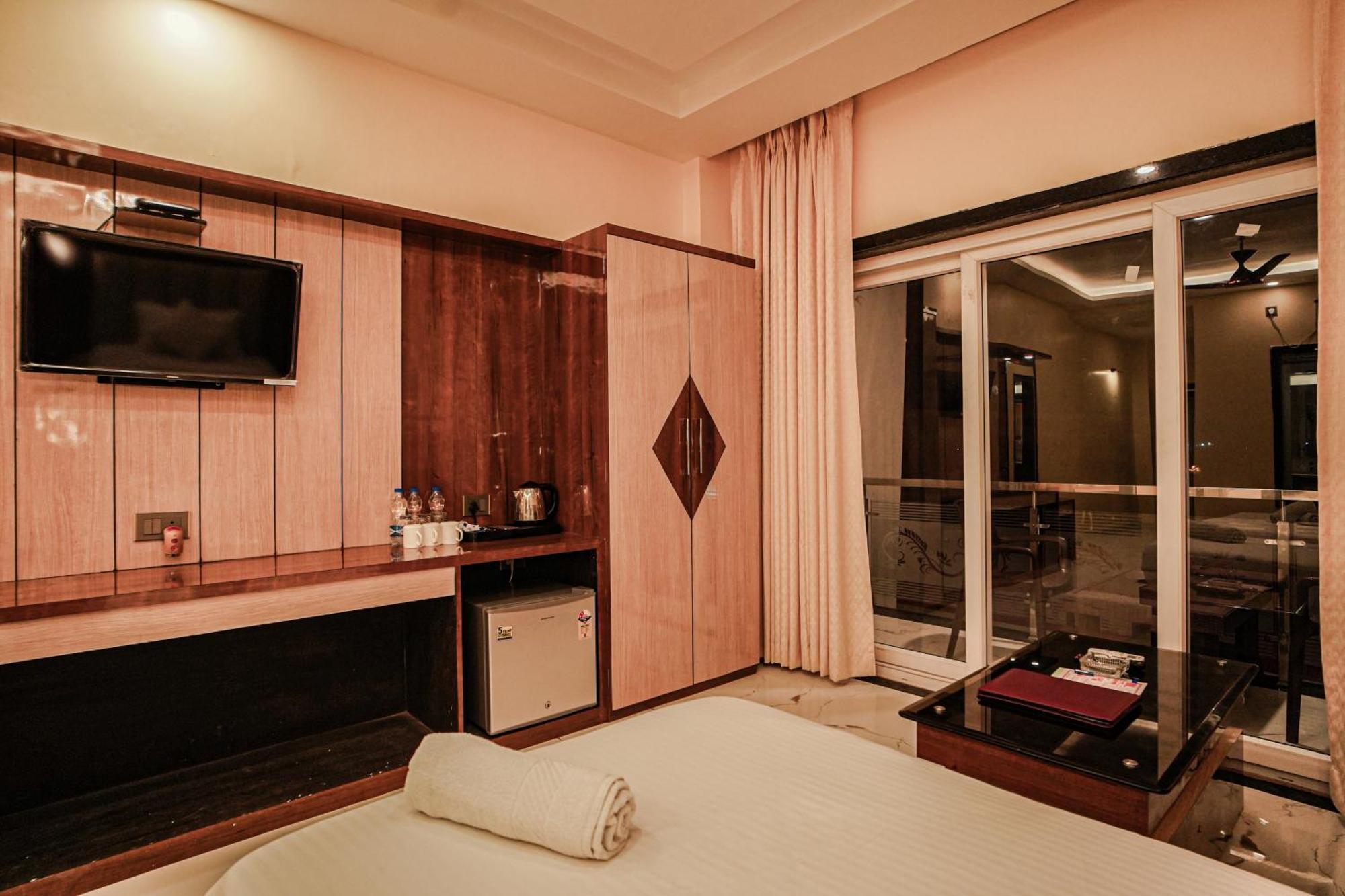 Prasant On Beach Resort !! Lift - Wifi -Restaurant-Parking Facilities-Newly Decorated Room !! Mandarmani Exteriér fotografie