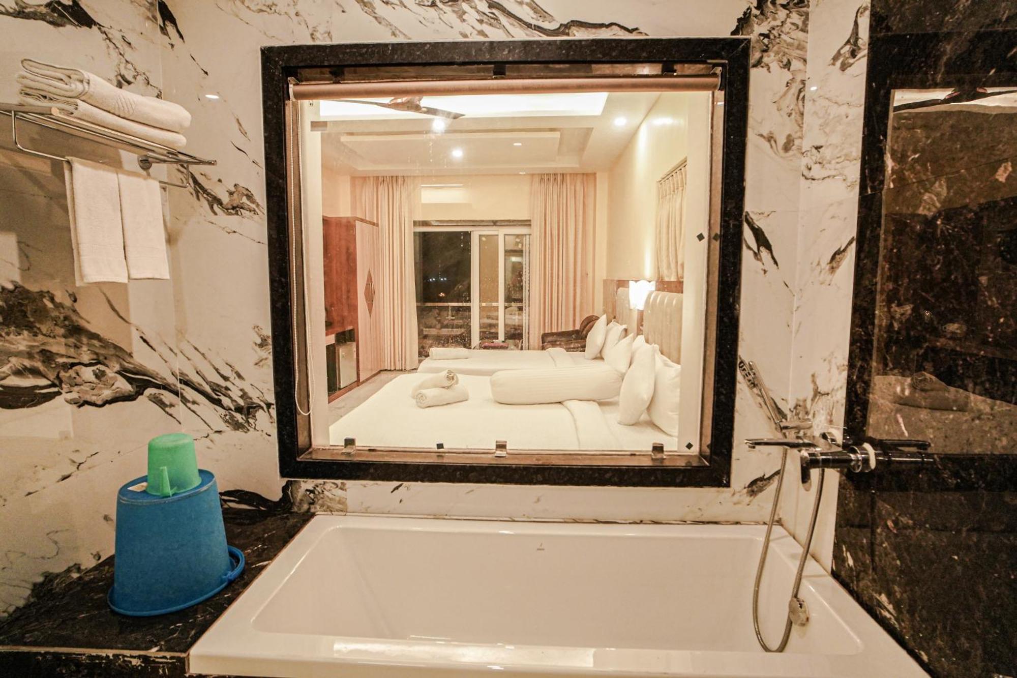 Prasant On Beach Resort !! Lift - Wifi -Restaurant-Parking Facilities-Newly Decorated Room !! Mandarmani Exteriér fotografie