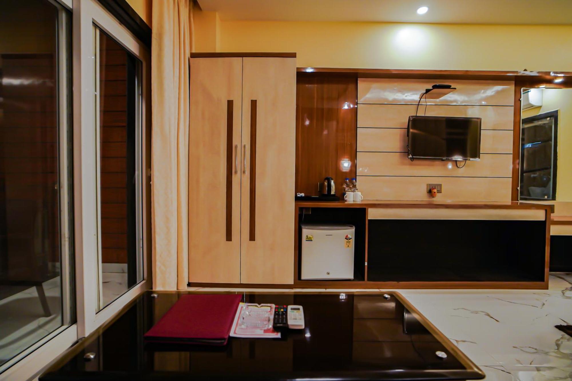 Prasant On Beach Resort !! Lift - Wifi -Restaurant-Parking Facilities-Newly Decorated Room !! Mandarmani Exteriér fotografie